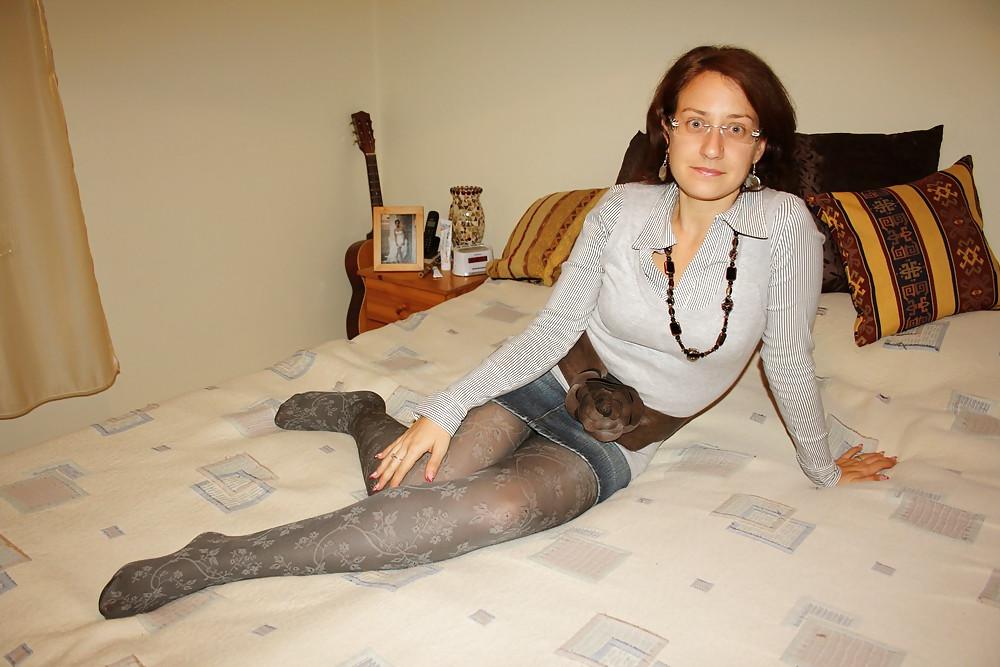 9P Sexy In Pantyhose