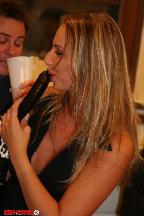 20P Drunk young chicks getting nasty at hardcore party
