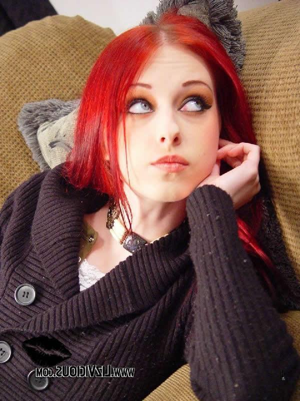 18P Redhead goth chick liz vicious posing on the couch