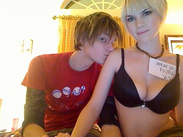 15P Busty emo teen GF sucking on cock in homemade pix