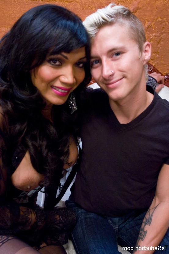 15P Yasmin Lee sexy transsexual fucking male cumming in his face