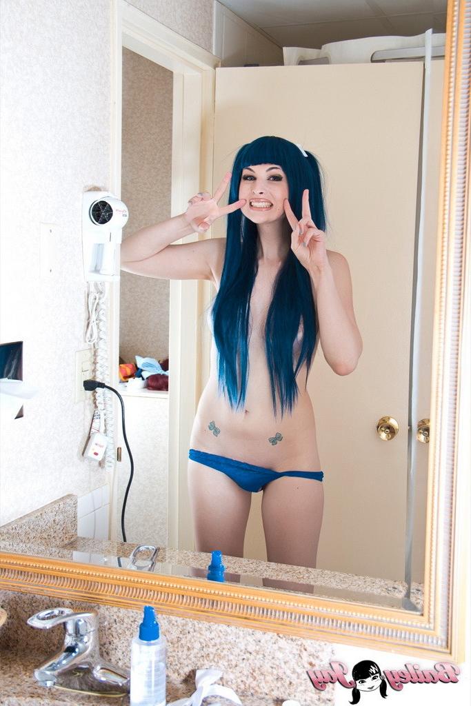 16P Beautiful shemale exposed
