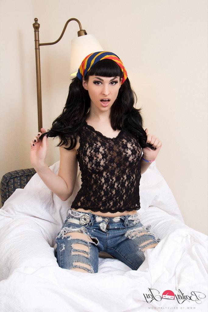 16P Beautiful shemale exposed