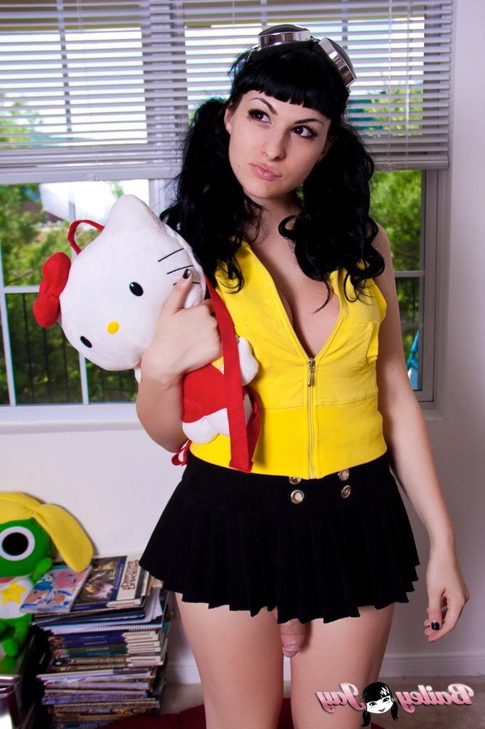16P Schöne Shemale entblößt