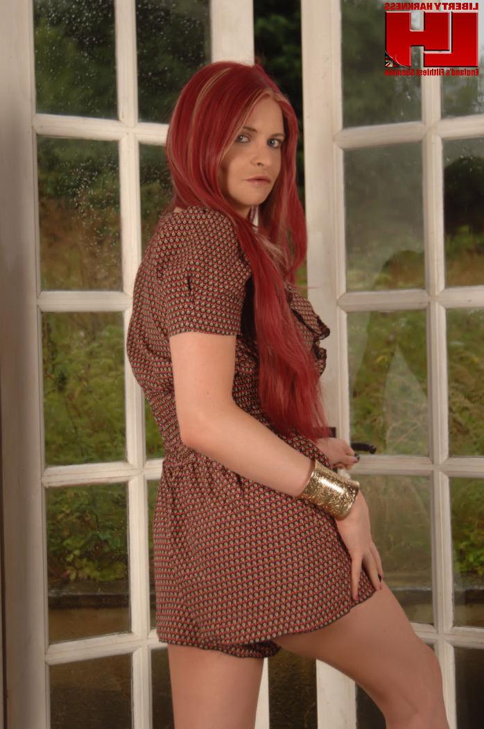 15P Beautiful UK shemale with red hair