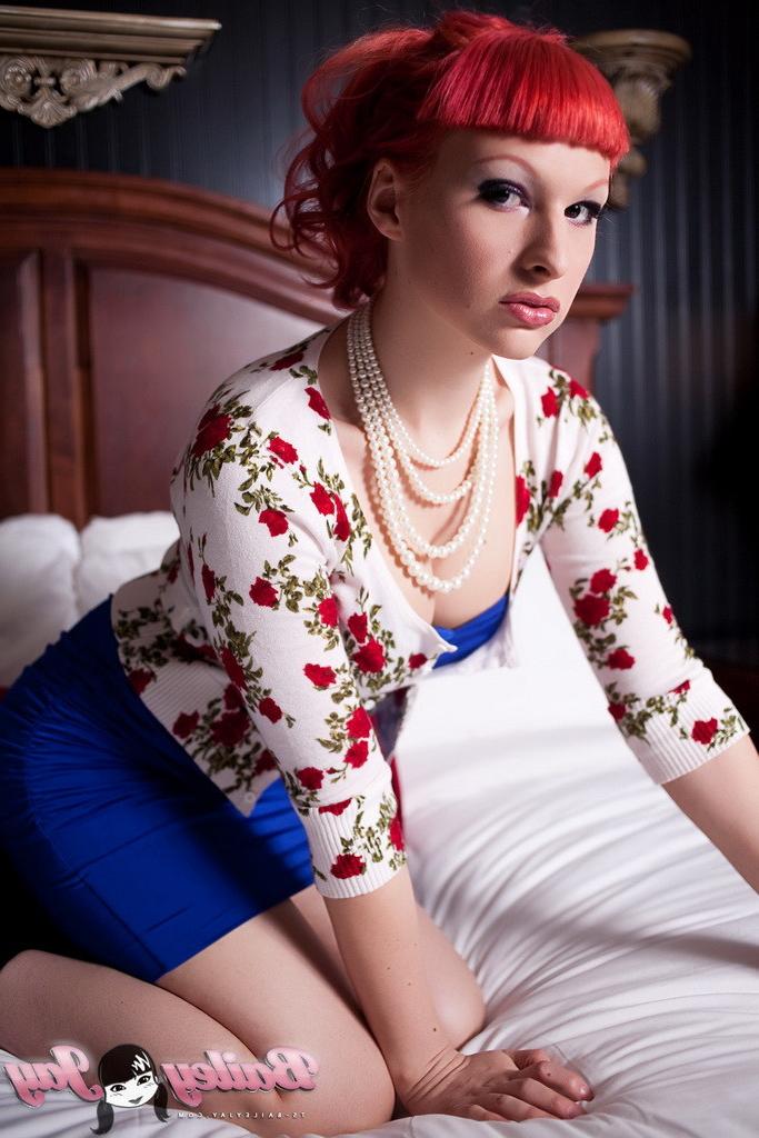 16P Beautiful redhead shemale