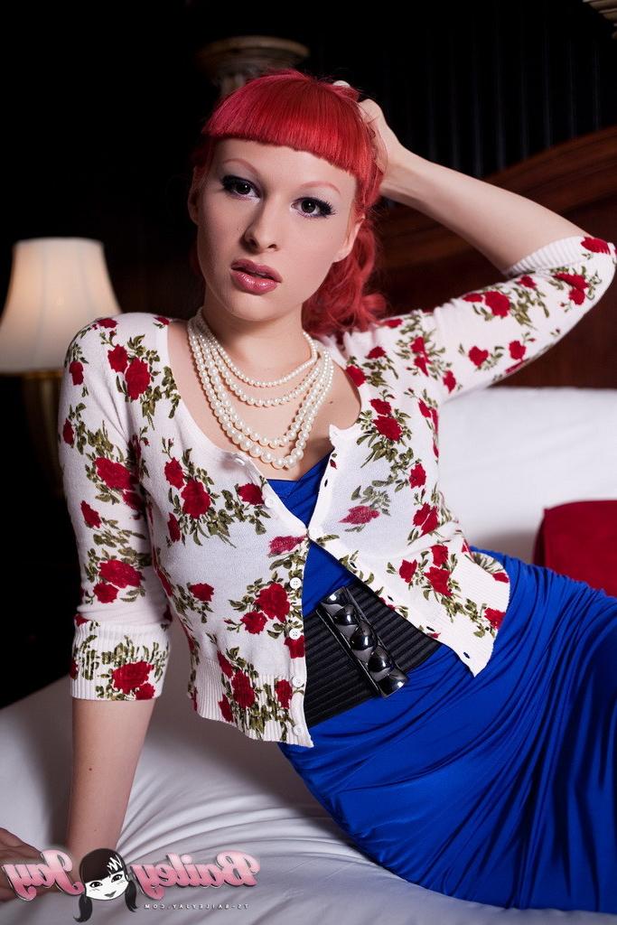 16P Beautiful redhead shemale