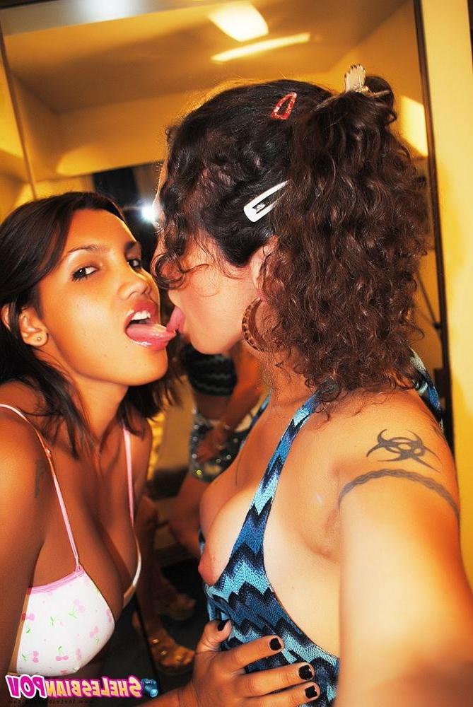 12P Two Shemale Sluts Suck Each Others Shecocks