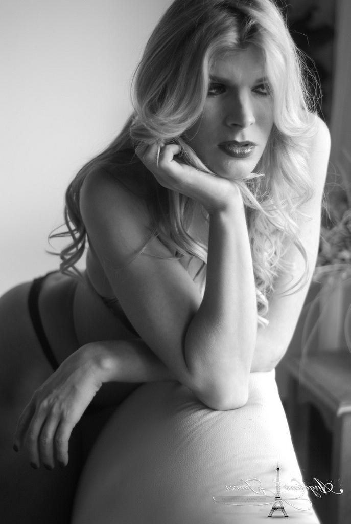 16P Beautiful blonde shemale Angelina