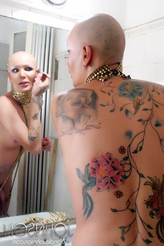 12P Naked shemale Blondie Johnson ejaculates on herself