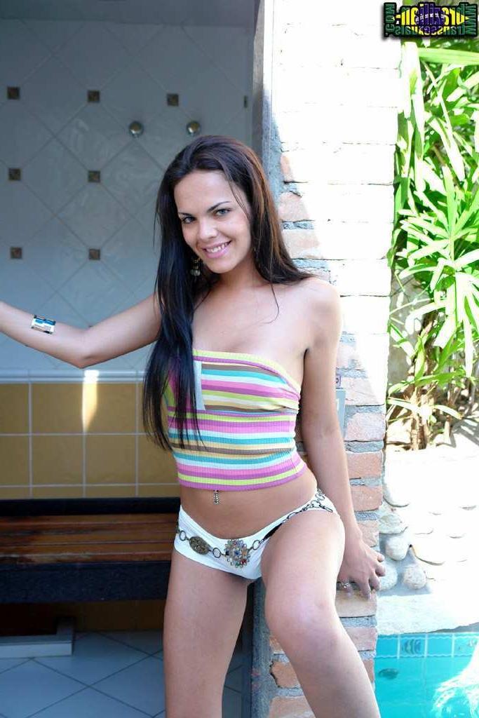 16P Really cute shemale stripping