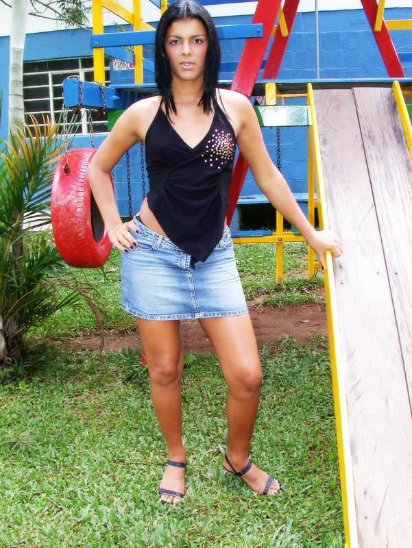 20P Naked tranny teasing in a park