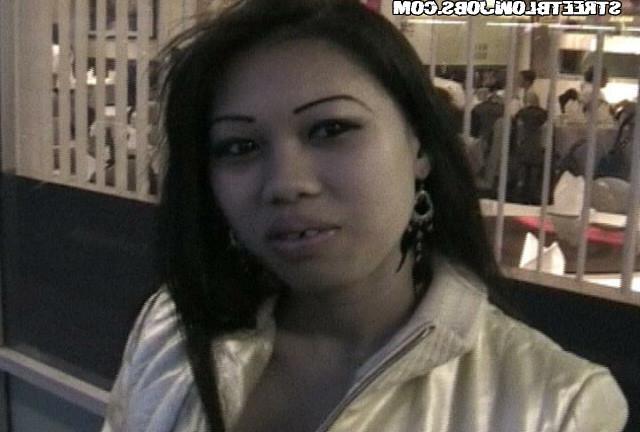 15P Voyer style hidden cam catches this hottie on her knees