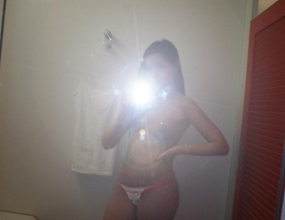 16P A nice picture collection of hot and naked selfshooters