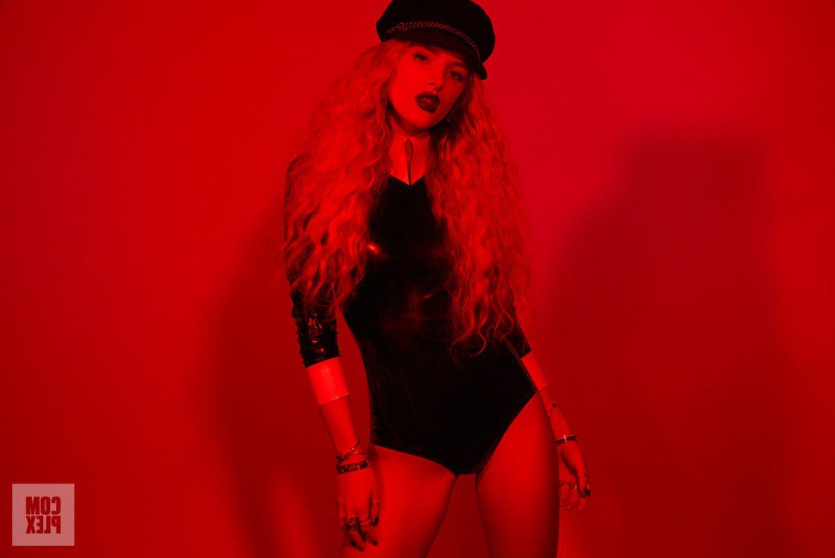 22P Bella Thorne Sexy