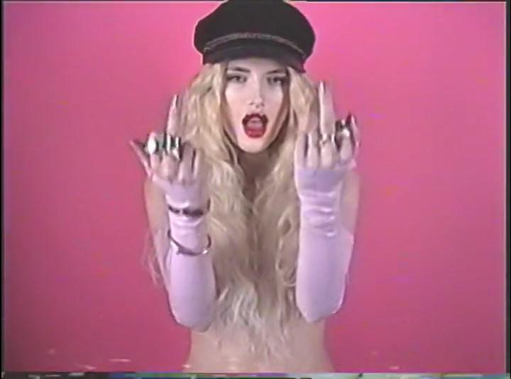 22P Bella Thorne Sexy
