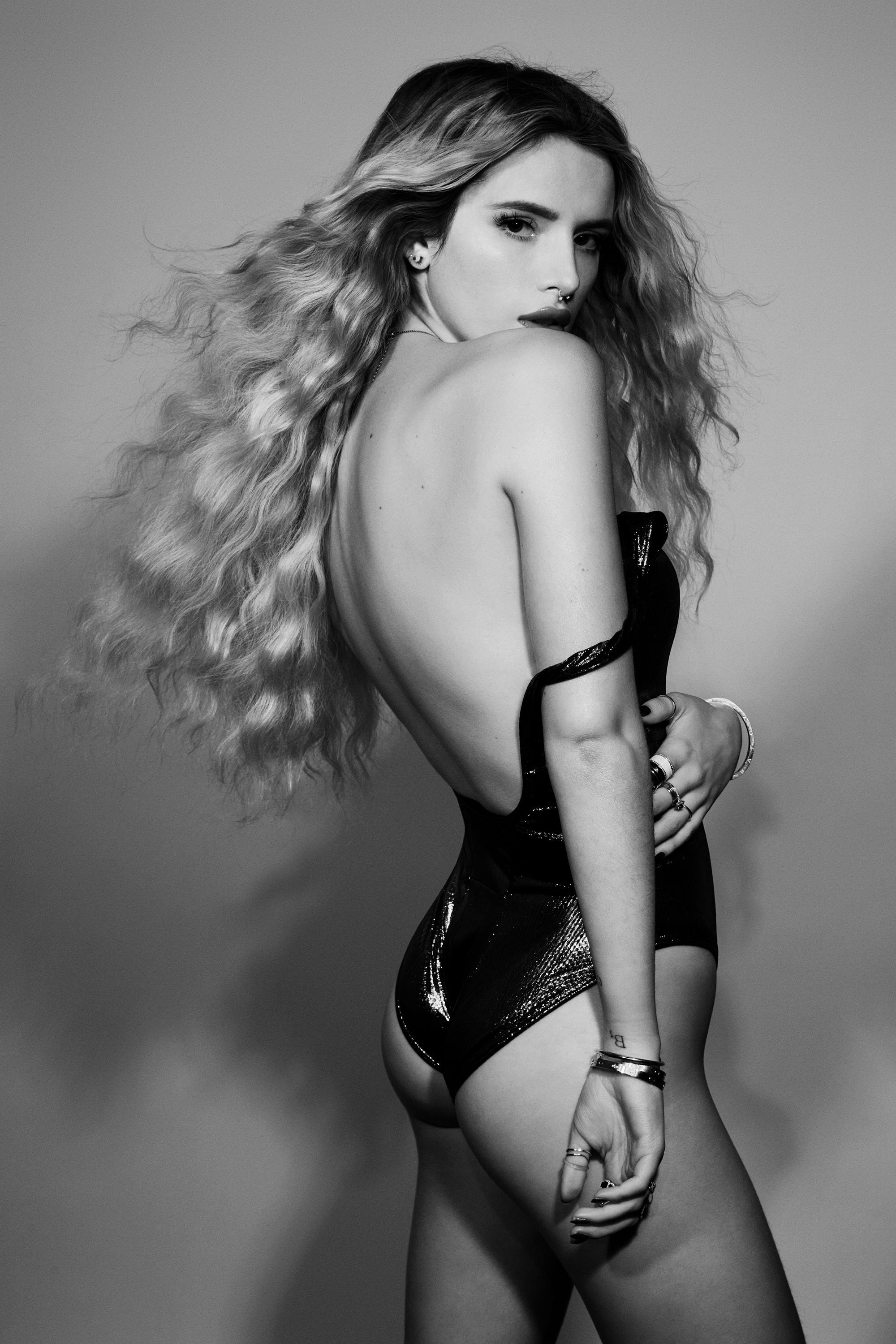 22P Bella Thorne Sexy
