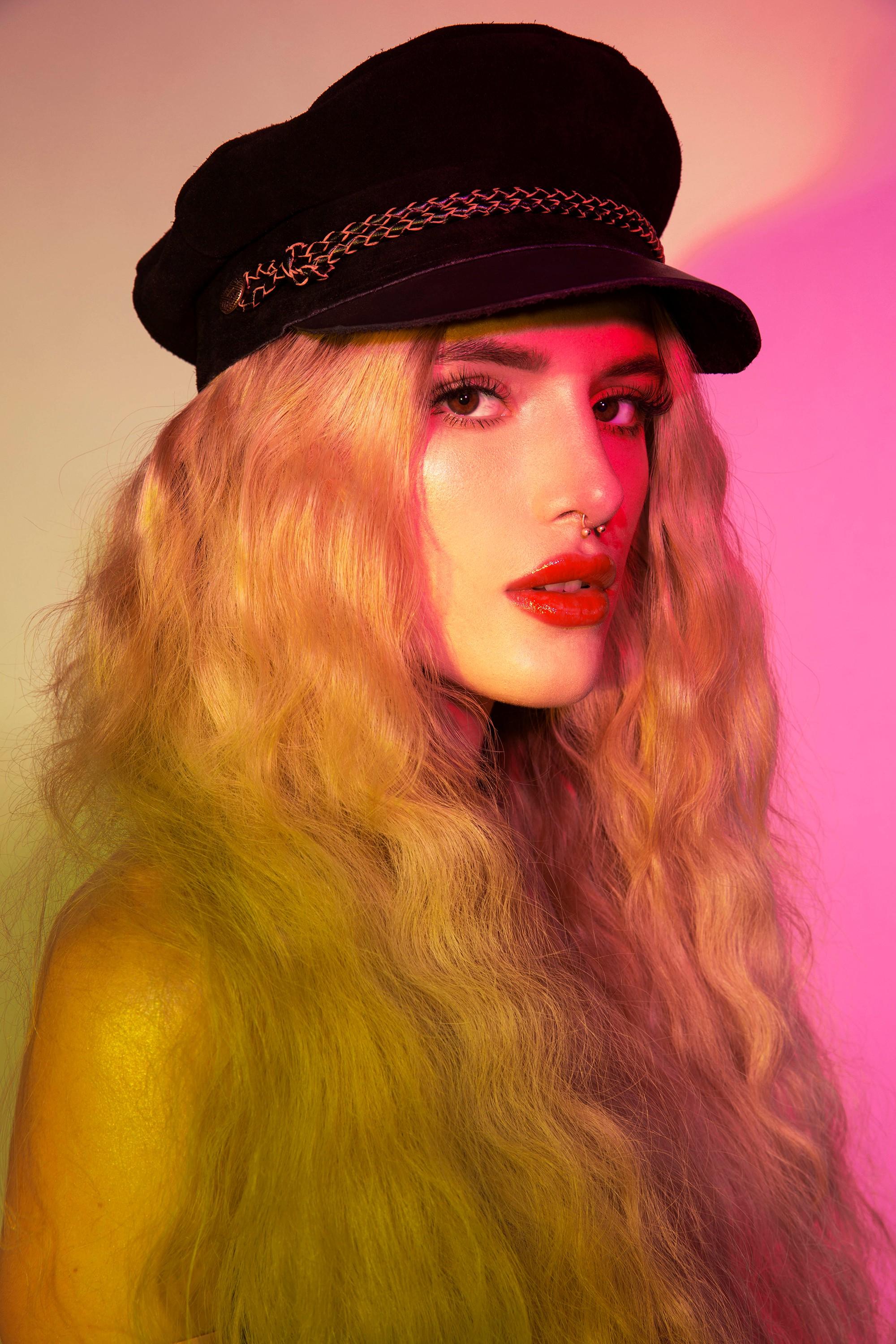 22P Bella Thorne Sexy