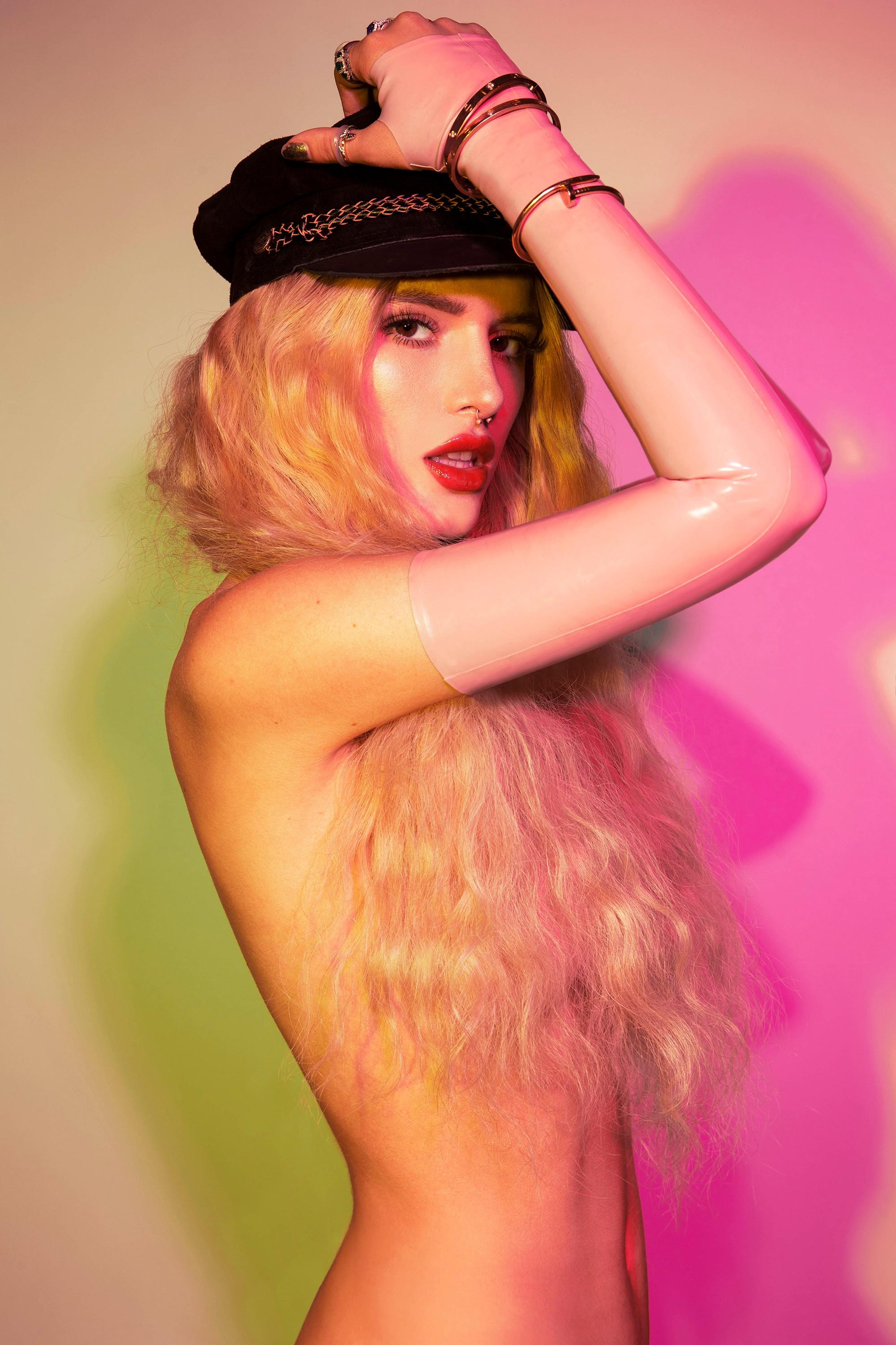 22P Bella Thorne Sexy