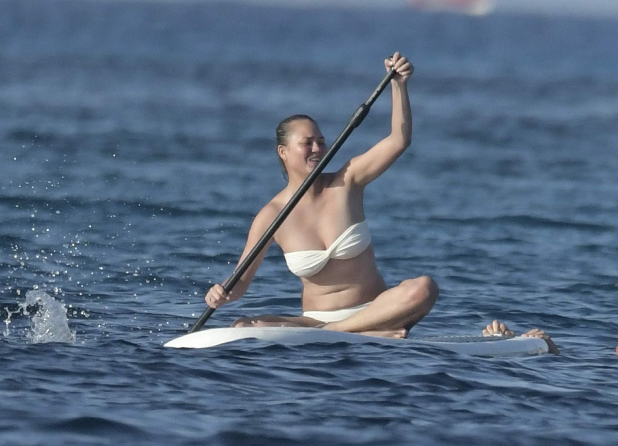 19P Chrissy Teigen Sexy