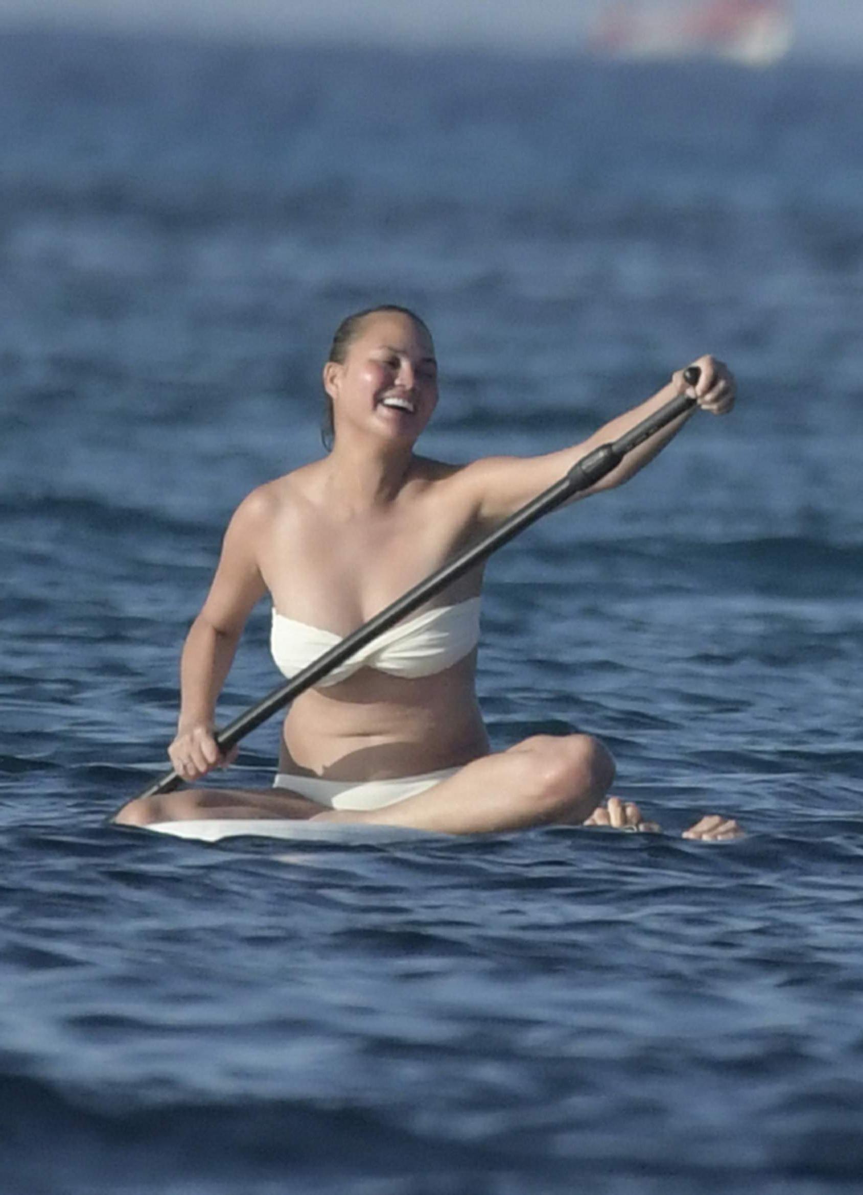19P Chrissy Teigen Sexy