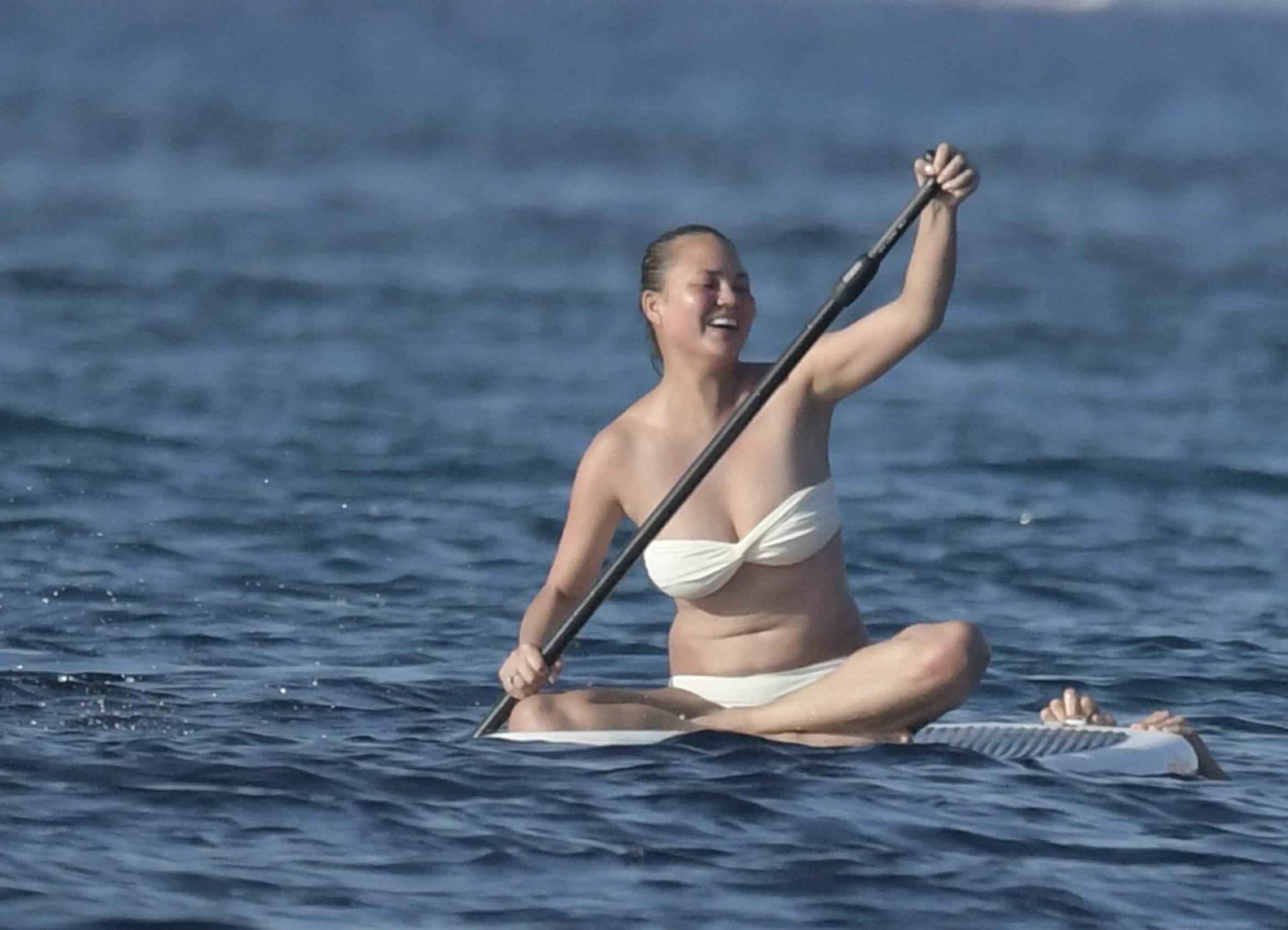 19P Chrissy Teigen Sexy