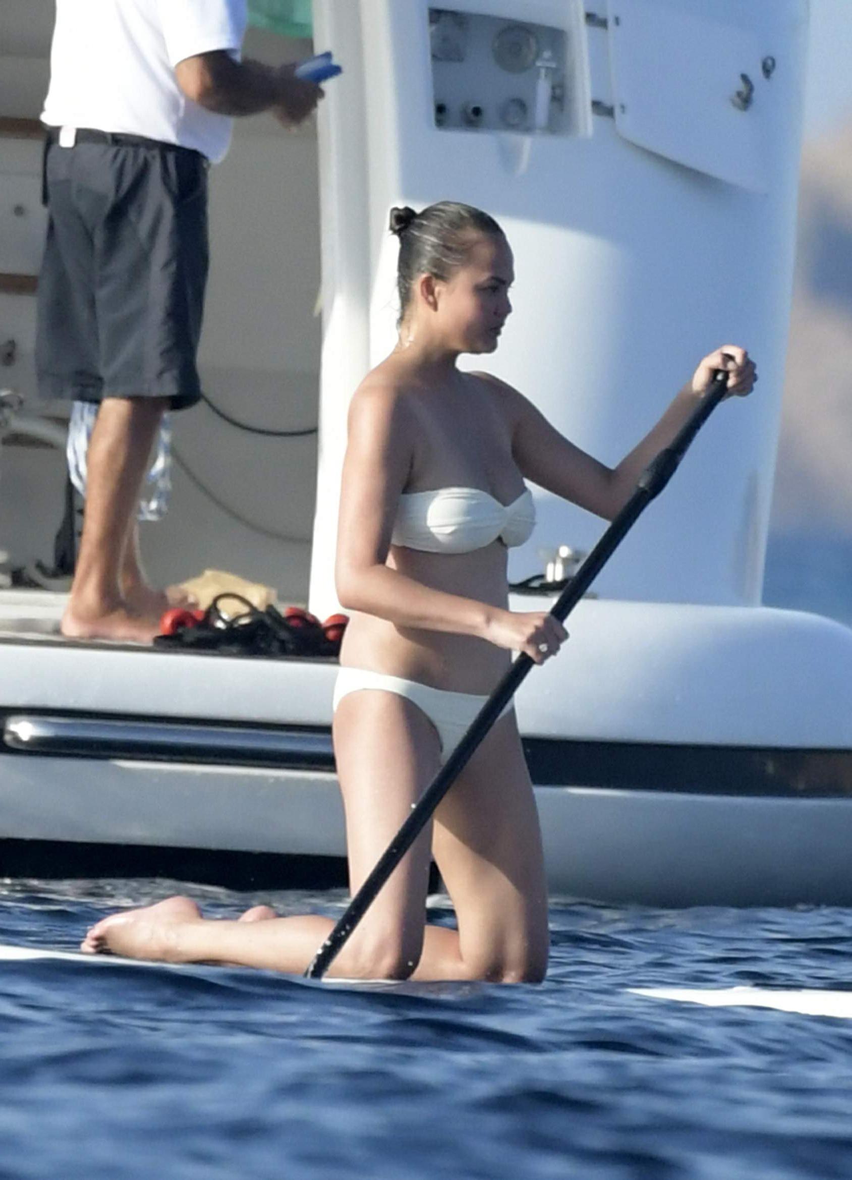 19P Chrissy Teigen Sexy