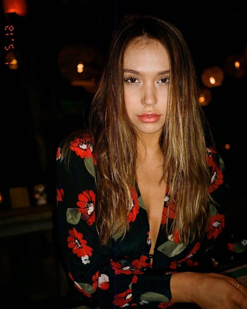 14P Alexis Ren Sexy
