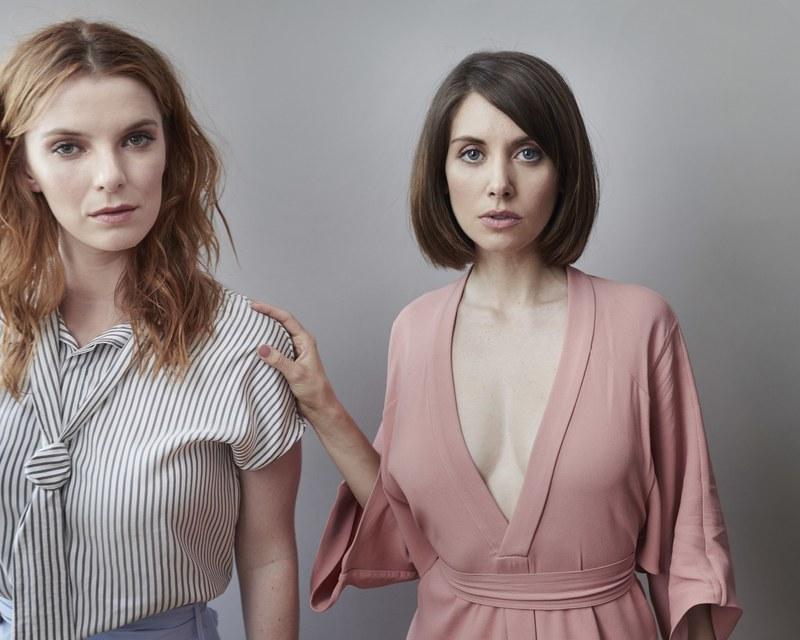 7P Alison Brie & Betty Gilpin Sexy