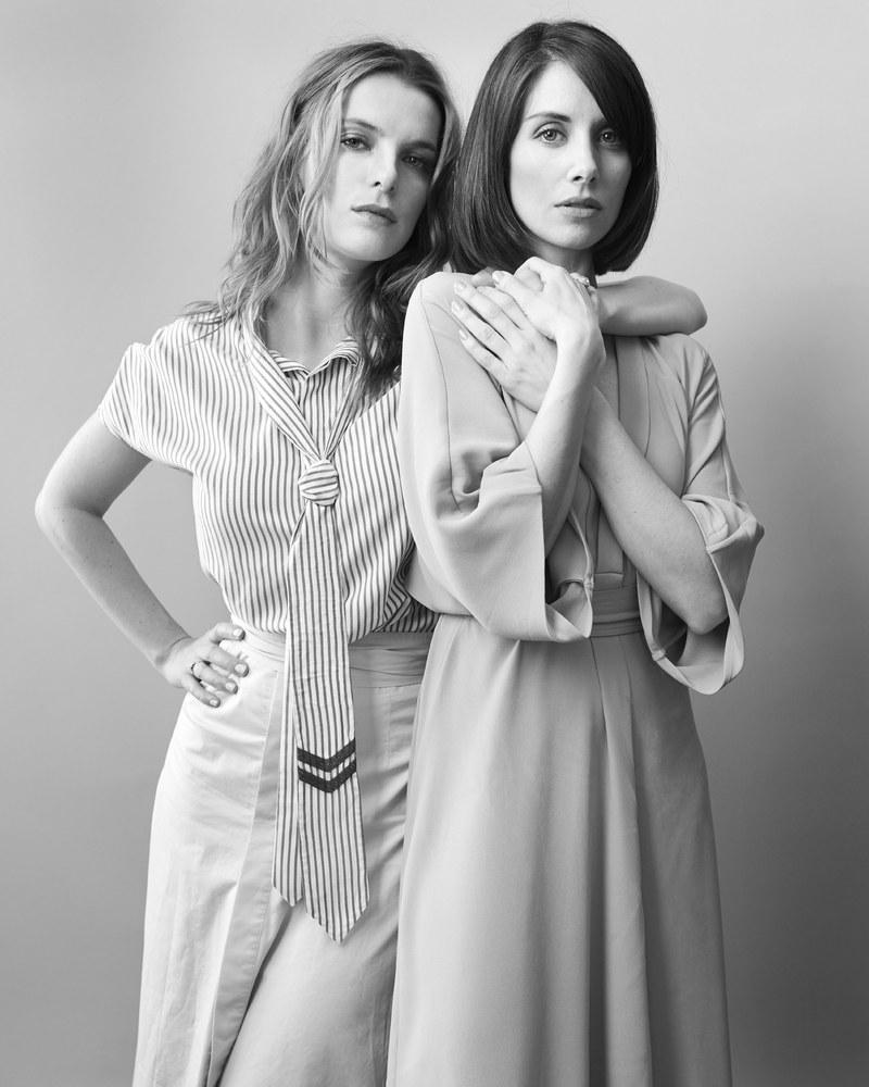 7P Alison Brie & Betty Gilpin Sexy