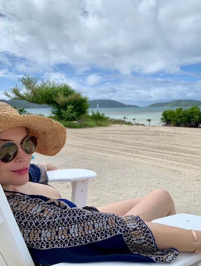 6P Alyssa Milano Sexy