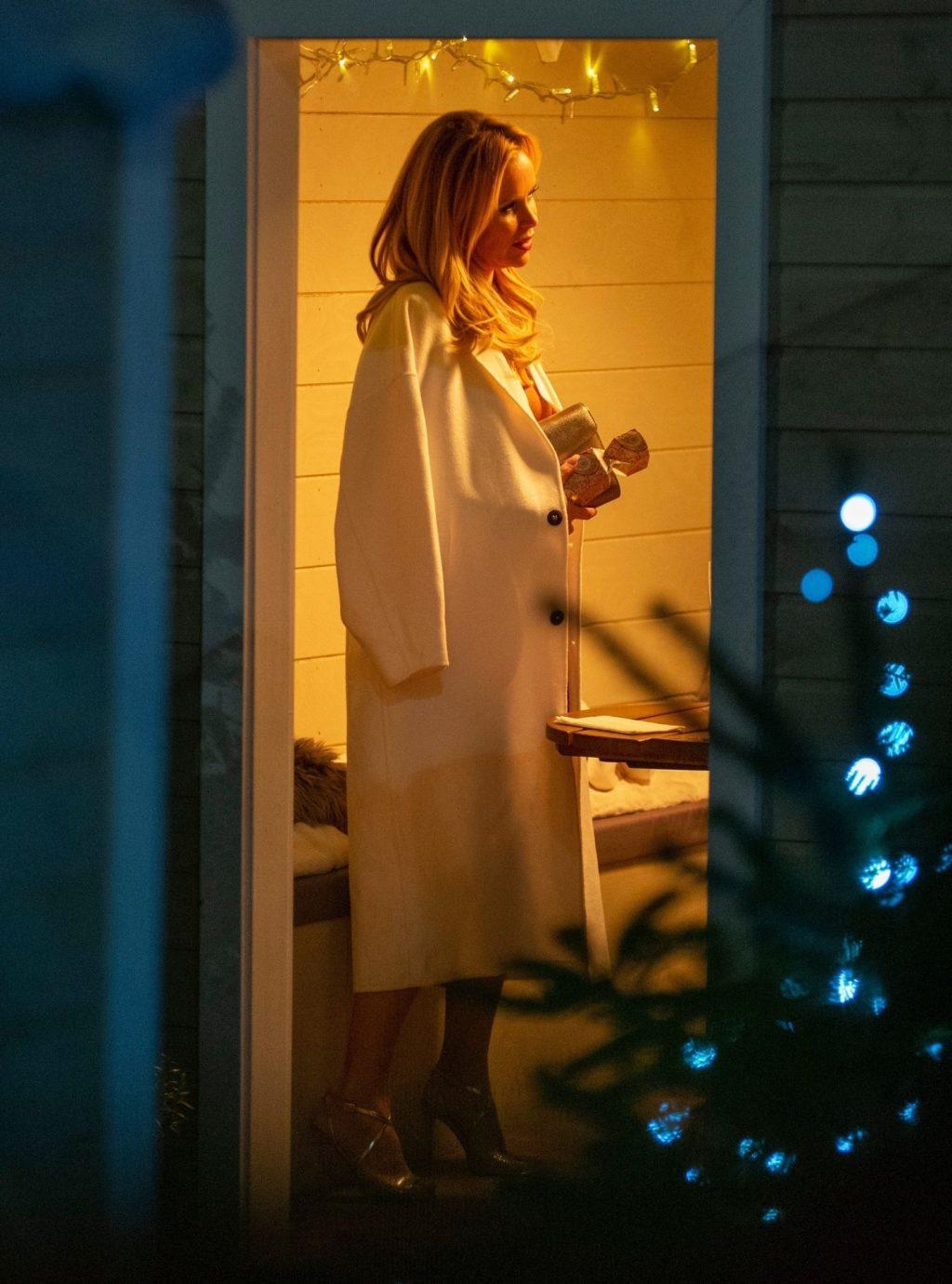 23P Amanda Holden Sexy