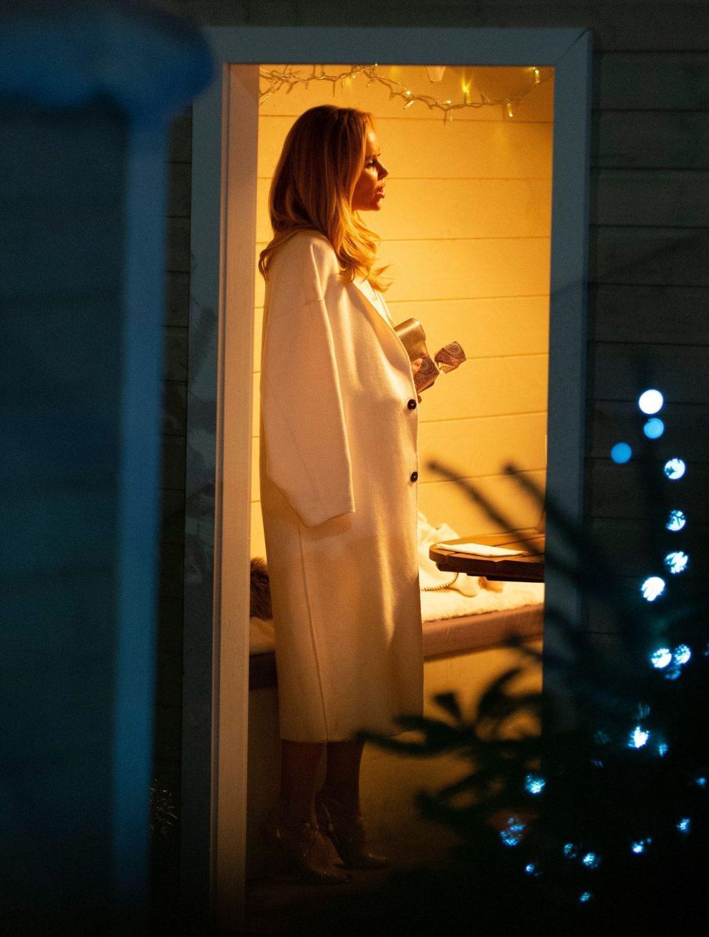 23P Amanda Holden Sexy