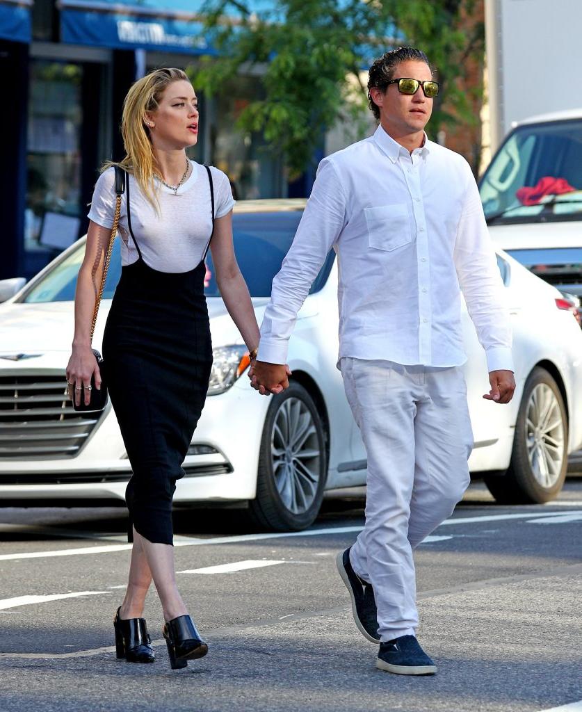 16P Amber Heard Sexy