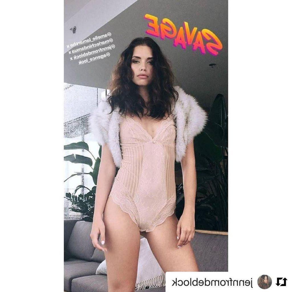 25P Amelie Lamarche Sexy