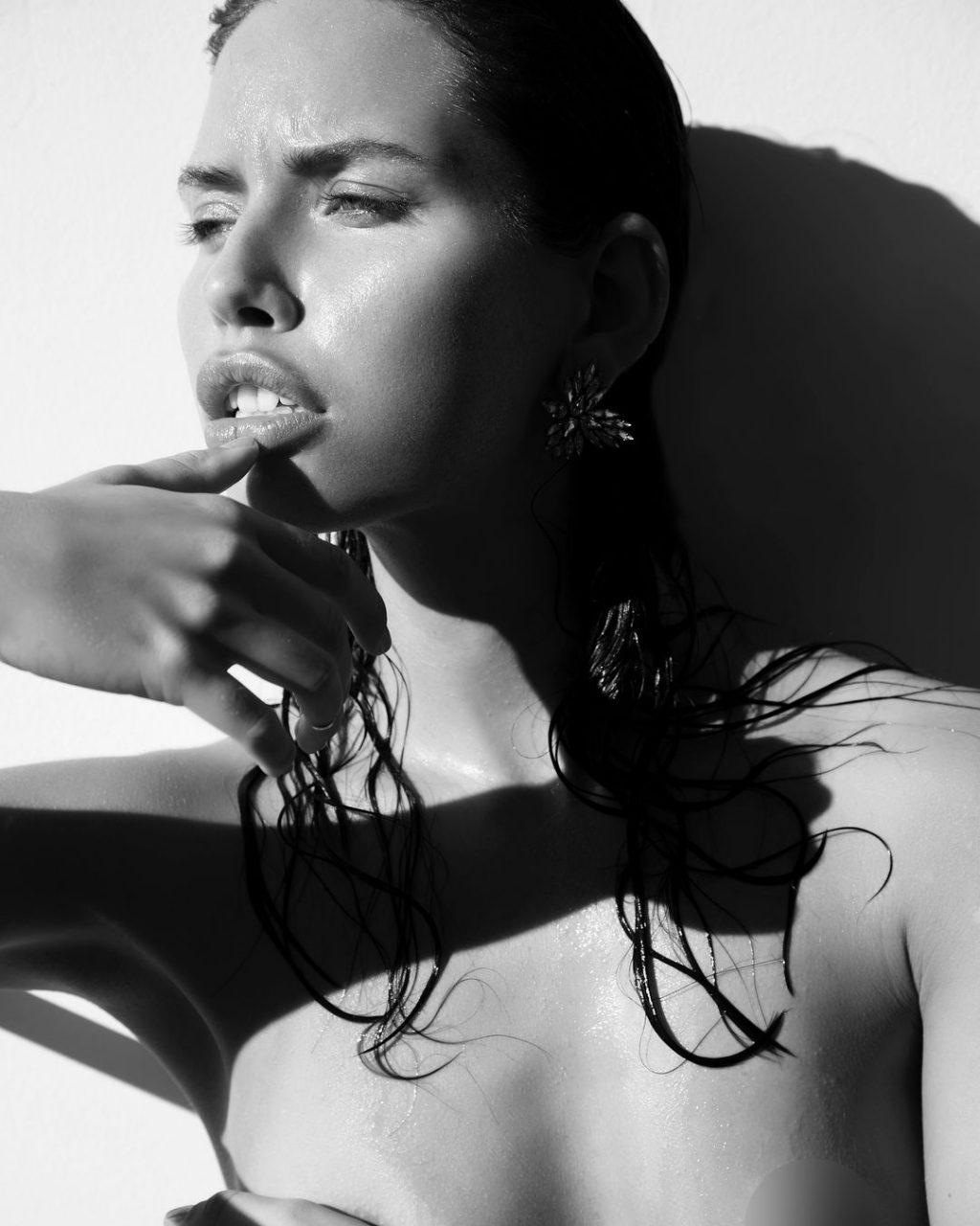 25P Amelie Lamarche Sexy