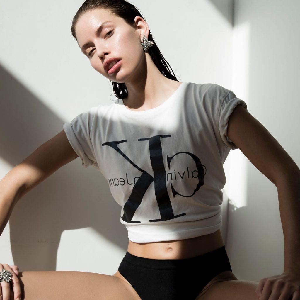 25P Amelie Lamarche Sexy