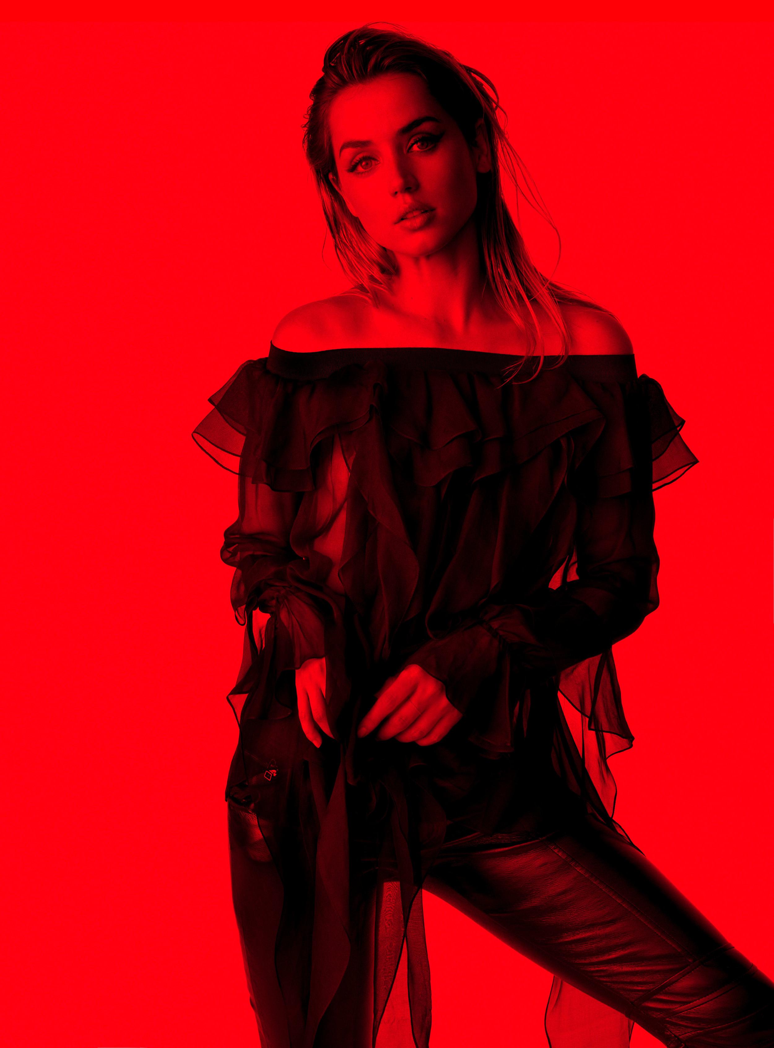 8P Ana de Armas Sexy