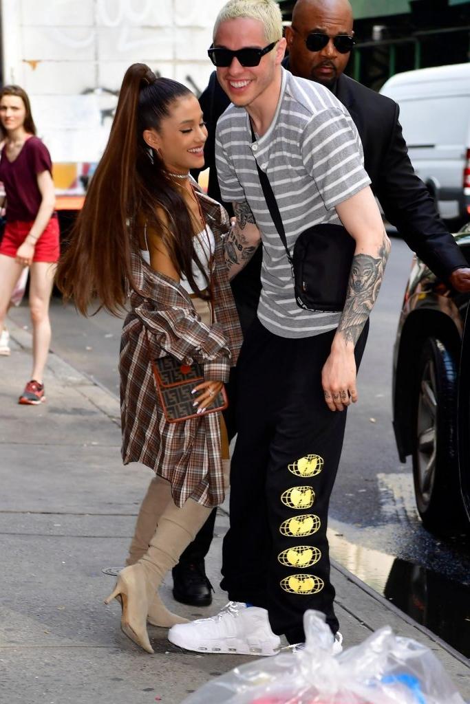 19P Ariana Grande Sexy