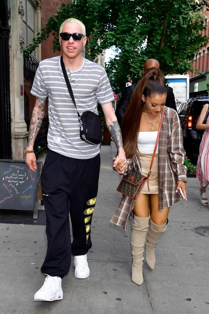 19P Ariana Grande Sexy