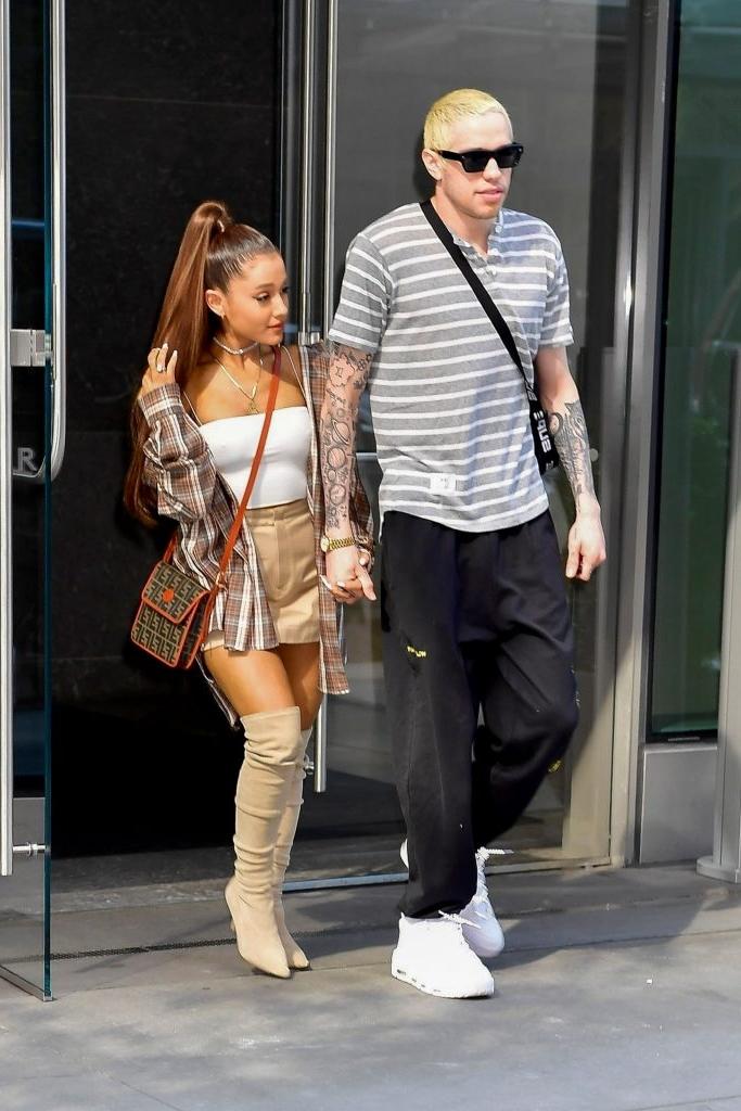 19P Ariana Grande Sexy