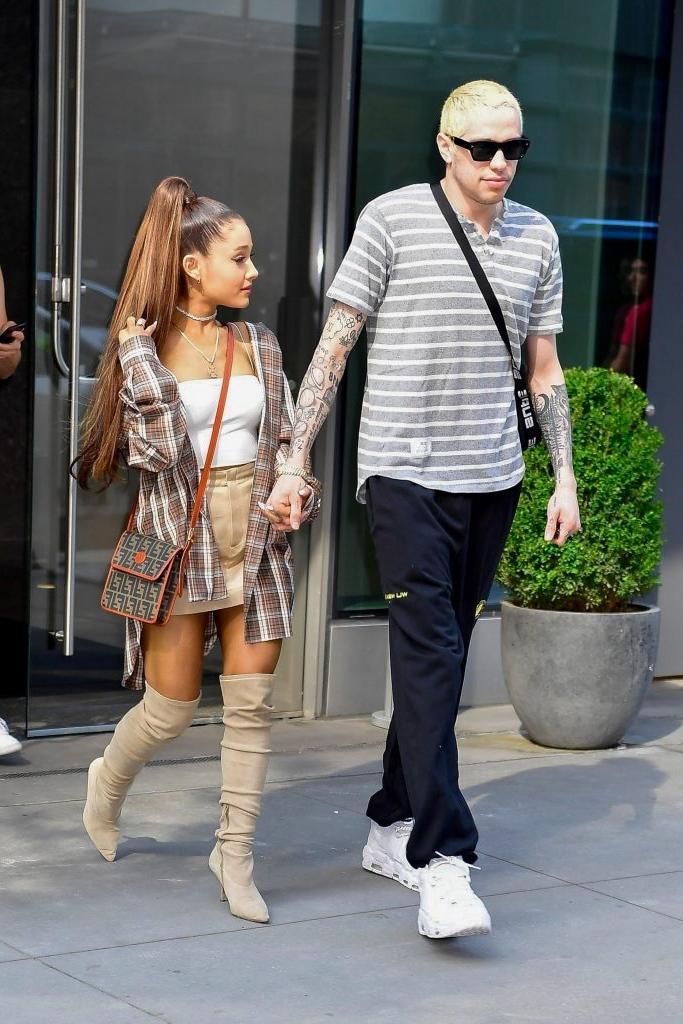 19P Ariana Grande Sexy