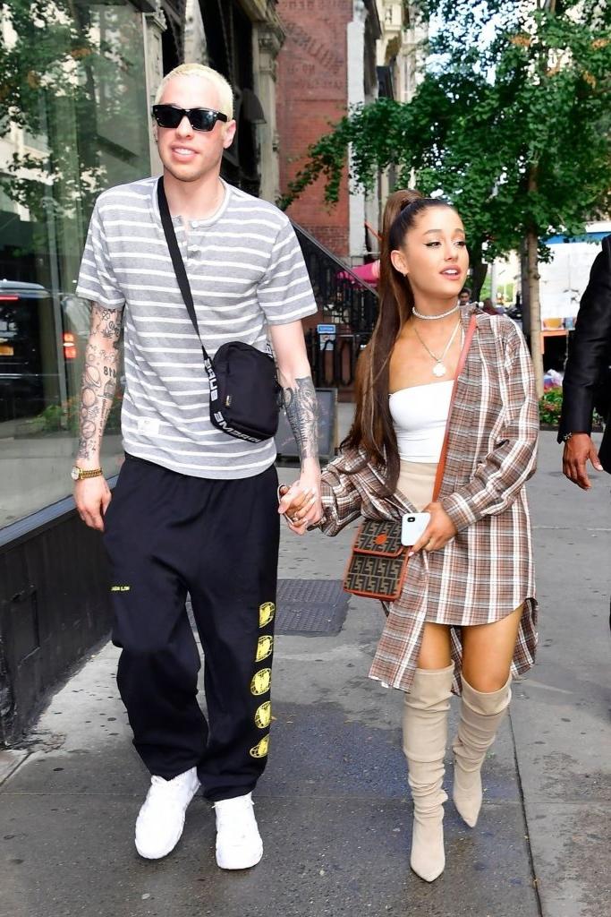 19P Ariana Grande Sexy