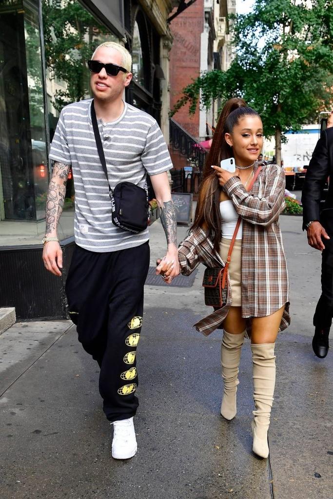19P Ariana Grande Sexy