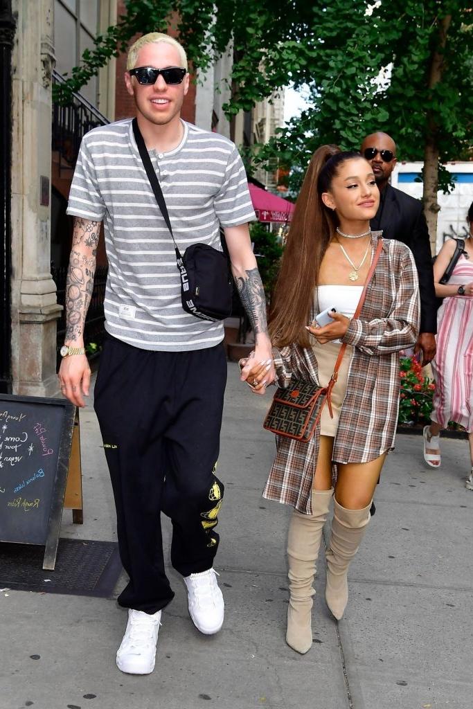 19P Ariana Grande Sexy