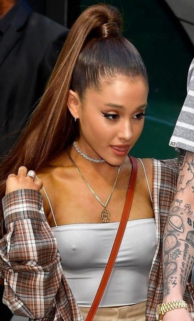 19P Ariana Grande Sexy