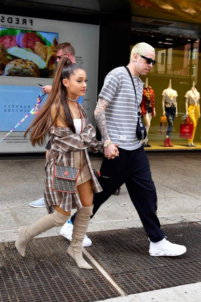 19P Ariana Grande Sexy