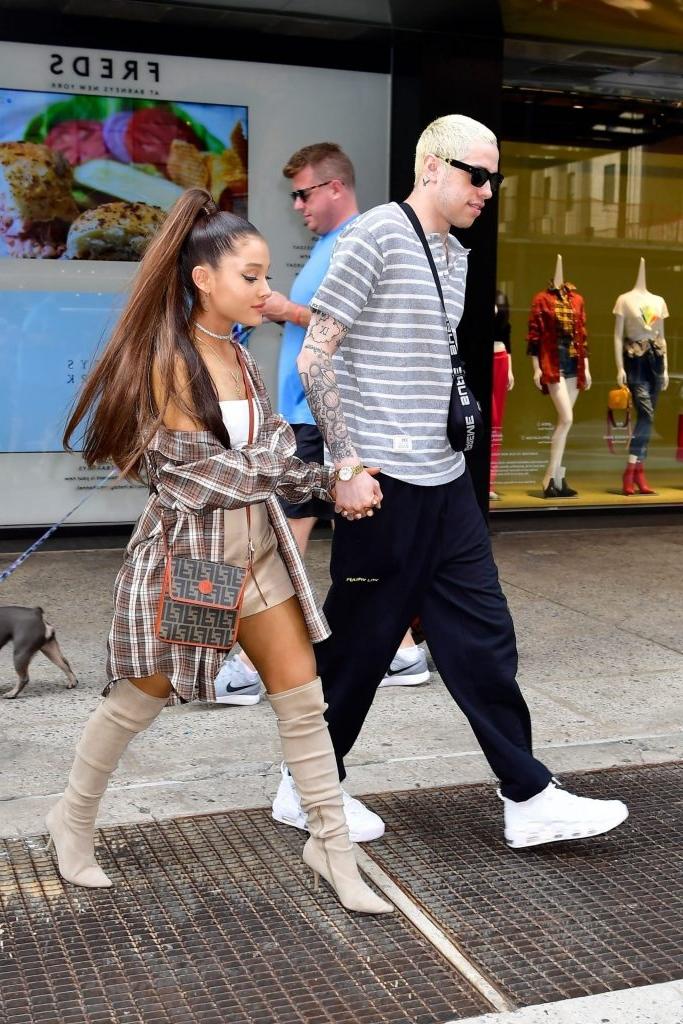 19P Ariana Grande Sexy