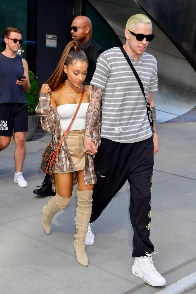 19P Ariana Grande Sexy