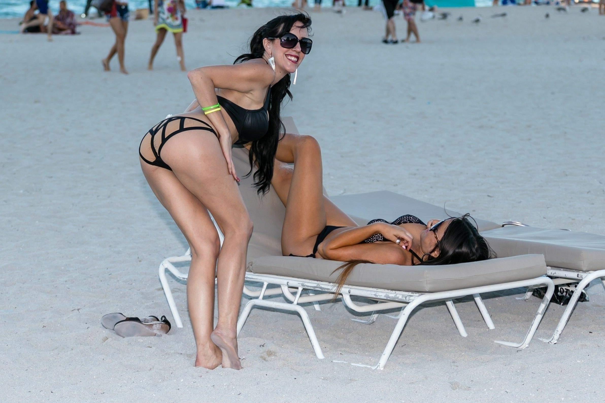 25P Claudia Romani and Bella Bond Sexy